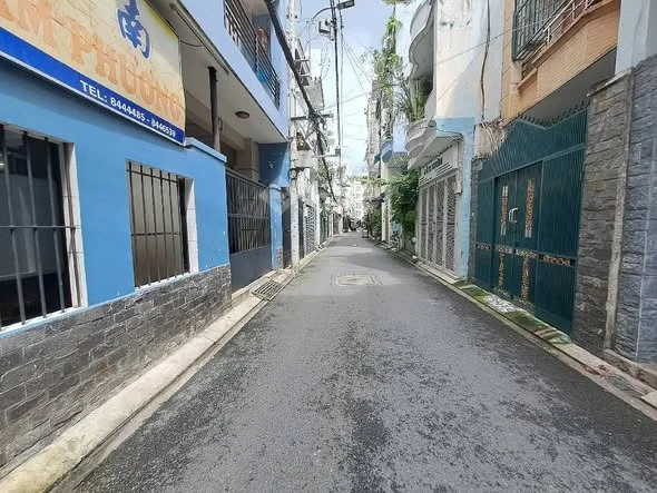 QUẬN PHÚ NHUẬN - 55 M2 - 8.2 TỶ DT: 3.95 x 14m, hẻm sạch thoáng, an ninh.