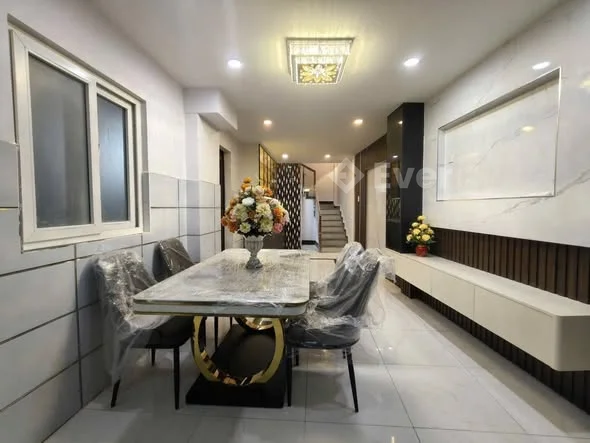 BÁN GẤP NHÀ NGUYỄN TRI PHƯƠNG Q.10 GÓC 2MT HẺM 3M NHỈNH 5T