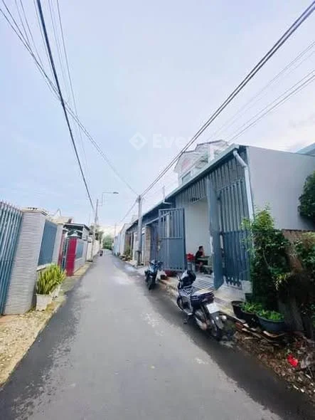 Bán nhà phía sau Chợ Xuân Thanh, đường nhựa thông , Nhà cách chợ 300m đi bộ