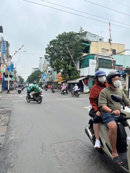 NHÀ ĐẸP HUỲNH VĂN BÁNH thông Lê Văn Sỹ – 58m2 – 2 TẦNG – HẺM XE HƠI TẬN CỬA