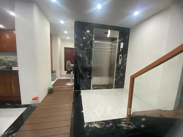 Ngang 7.5m – thang máy xịn – giảm mạnh 4.4 tỷ còn 18.8 tỷ TL. Nhà Hoàng Văn Thụ, P.8 Phú Nhuận, diện