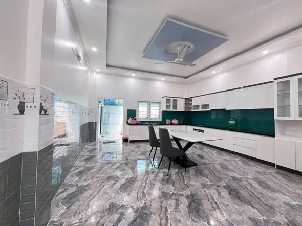 Chủ gửi Bán / cho thuê nhà Mặt tiền biệt thự mặt 825 Đức Hoà