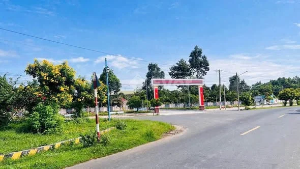 Xã Phước Hải TPHCM còn 1 lô duy nhất DT 6x30...171m2 . thổ cư 80m . sổ sẳng Mặt tiền đường nhựa