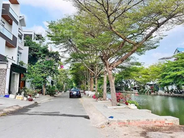 BÁN NHÀ PHỐ VIEW SÔNG – KDC PHẠM HỮU LẦU, QUẬN 7 .