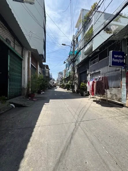 Nhà 1 trệt , 2 lầu, 4 phòng ngủ-65m2- BTCT-hẽm Xe hơi đổ cửa