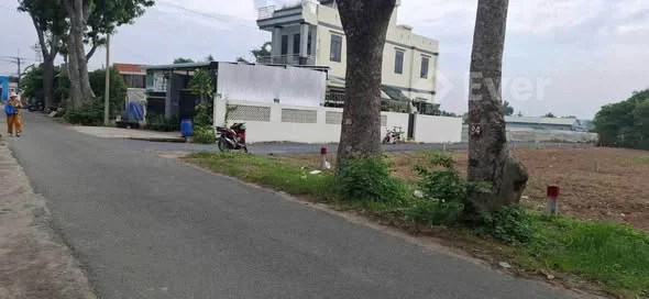 Vị trí: 1/đường Lê Thị Hoa, xã Củ Chi Mới, KV dân cư đông đúc, nhiều công t