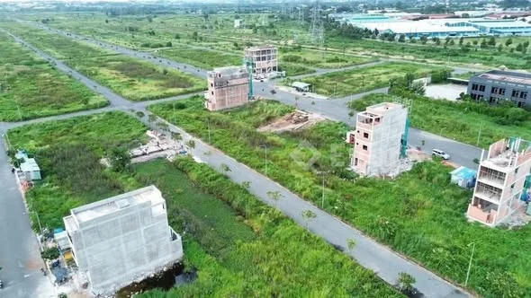 Đất nền trung tâm Dĩ An Tp Hồ Chí Minh
Giá 1,360 tỷ/80m2 (5×16)
Quy mô dự án: 126,7 ha
Tổng số nề