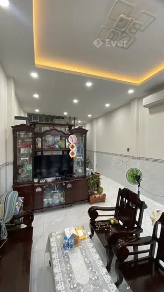 Kết cấu: 3 tầng+ 3 phòng ngủ+ phòng khách+ bếp+ b