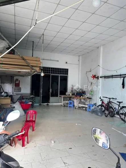 Chính chủ gữi cần bán nhà , An Phú HCM nhà cấp bốn hai mặt tiền 6 x20 full thổ cư có 2 p ngủ 2 wc