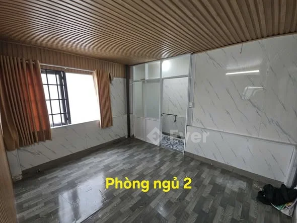 Dt: 4m x 8m đúc 2lầu gồm 3phòng ngủ, 3tolet, vị trí đẹp, sát mặt t