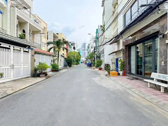 Bán Gấp Nhà Mặt Tiền Đường 10m Nguyễn Thị Thập, Quận 7 - 4m x 24,35m - 10TỶ990 - Cách Lottemart 5Phú