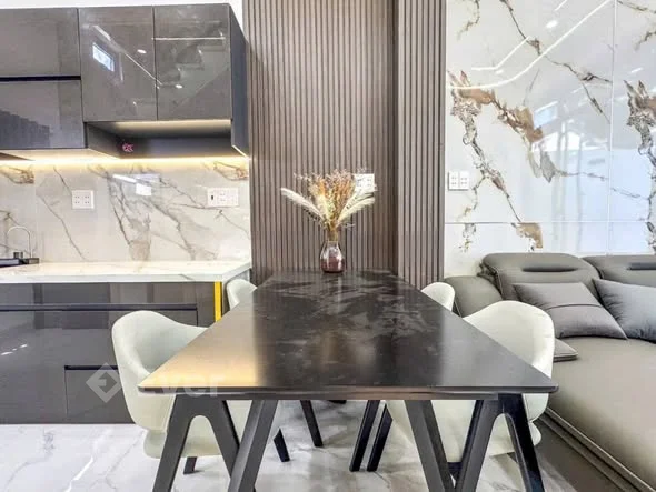 4x10m – 1 Trệt 2 Lầu Full nội thất cao cấp, dọn vào ở ngay Hẻm 6m, xe hơi đỗ tận cửa Ban công tho