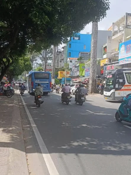 MẶT BẰNG KINH DOANH - HÙNG VƯƠNG -Q.10 - NGANG 5,2 - 103 M2 - DOANH THU 70TR/ THÁNG