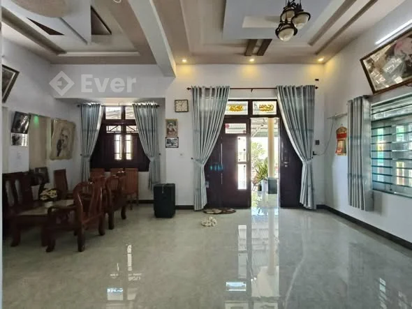 Hạ giá kịch sàn. Cần bán gấp căn nhà đẹp mặt tiền đường nhựa Thôn Hiệp Lễ, Xã Tân Thuận, huyện Hàm T