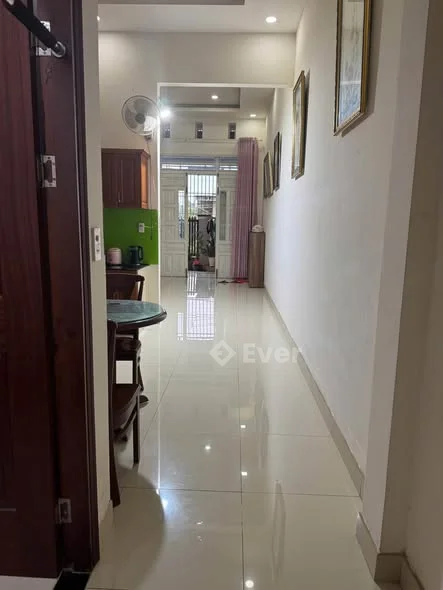 gấp nhà Cấp 4 đẹp Tổng- 2pn 1pk. 1bếp, 2 totle Điện tích 5x24 thổ cư 100m2 mặt tiền đường Trần Qu