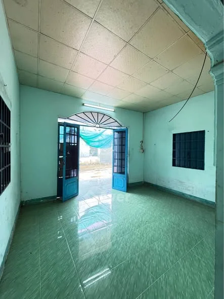 Nhà Sổ Hồng Riêng 5m x 15m Cấp 4 - 2Phòng Ngủ Ô tô đậu ngay cửa Giá Chỉ 2 Tỷ 850 Triệu 2 Sẹc Ngắn Ph