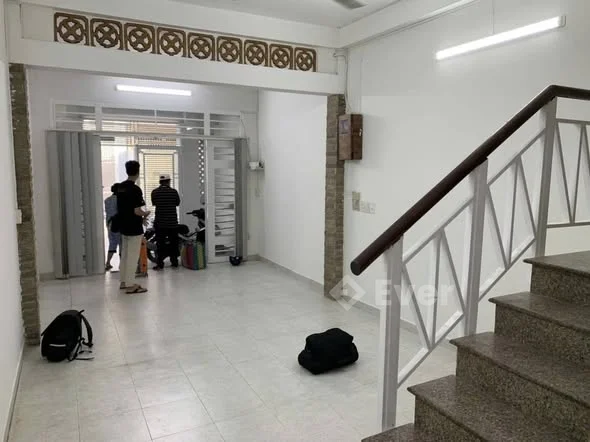 Nhà mặt tiền Hồ Thành Biên phường 4 quận 8, trệt 2 lầu sân thượng, đang cho thuê 12 triệu/tháng, giá