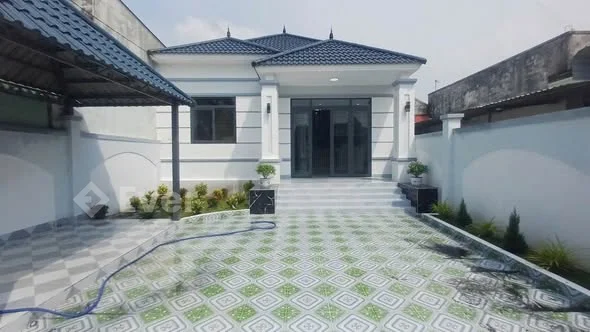 Kết cấu:nhà cấp 4 Sân rộng rãi ,3phòng ngủ,3 nhà vệ sinh,1 phòng thờ và 1 phòng khách