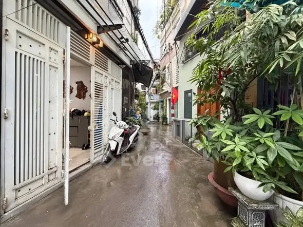 Căn góc 4 tầng khu ẩm thực Phan Xích Long