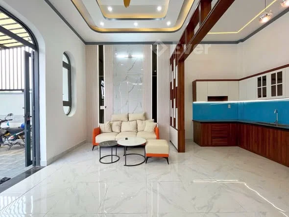 Kết cấu nhà gồm 2 phòng ngủ, 2 toilet, nội thất full cơ bả