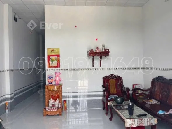 Gia đình tôi kẹt tiền cần bán gấp căn nhà ,, đường Nguyễn Văn Linh , kế bên chợ bình Điền Bình Chán