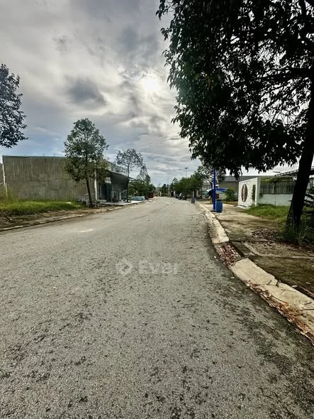 Gấp gấp: Chính chủ gđ cần bán lô góc 2 mặt tiền đường nhựa. Mỹ Phước 1 Bến Cát Bình Dương cũ.