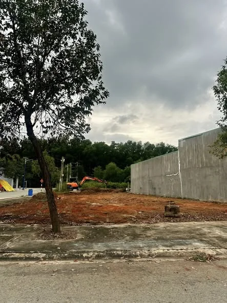 Gấp gấp: Chính chủ gđ cần bán lô góc 2 mặt tiền đường nhựa. Mỹ Phước 1 Bến Cát Bình Dương cũ.