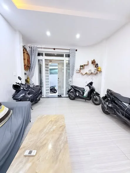 CĂN GÓC, NHÀ 4 LẦU, ĐẸP LUNG LINH, ĐƯỜNG CMT8, Q3, 20M RA MT ĐƯỜNG, SÁT NHÀ GA METRO SỐ 2. SỔ ĐẸP A4