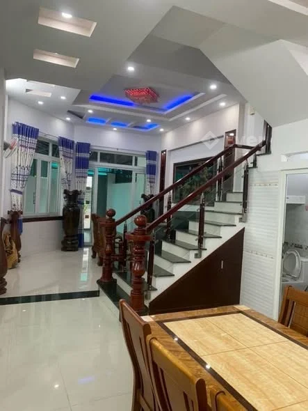 B.á.n : Phạm Văn Chiêu gvap Dt: (5x15m) 4 tầng 4pn 5wc hẻm Giá: nhỉnh 7 tỏi Lh: 0934591020