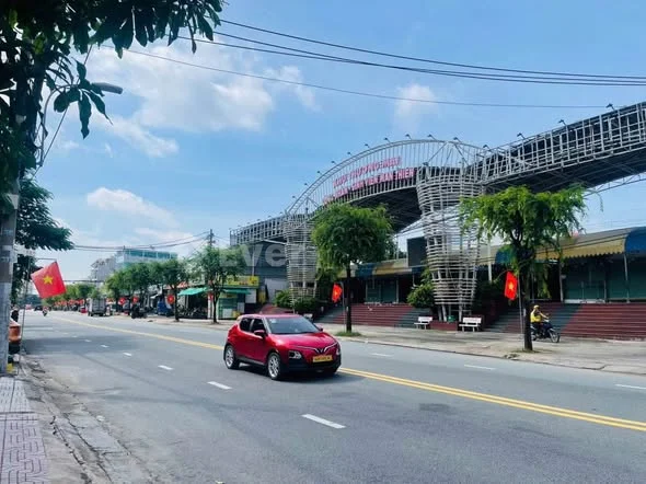 Bán nhà 3 Tầng Mặt tiền Siêu VIP MAN THIỆN ngay chợ đêm phường TĂNG NHƠN PHÚ Q9 — DT: 127.2m2 (5m x