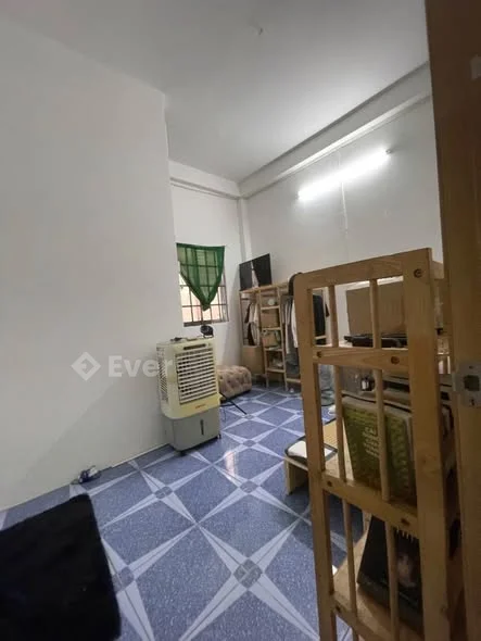 Sau lưng Trường Lê Anh Xuân – Trung tâm Quận 11