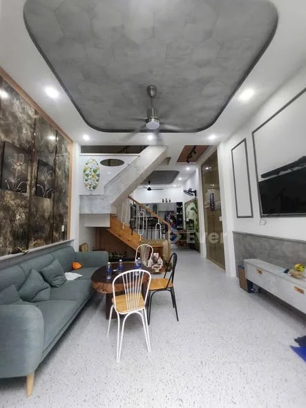 Chính chủ gửi Hẻm 1/ Ngắn Đường Hiệp Thành 17. Q12 DT : 4m x 10m Thiết Kế 1 Trệt 2 Lầu 1 tum Gồm 4P