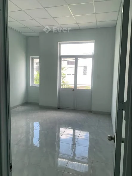 Bán nhà 1 trệt 1 lầu đường nhựa để xe oto thoải mái, hệ thống thoát nc rất tốt không sợ ngập lụt nằm