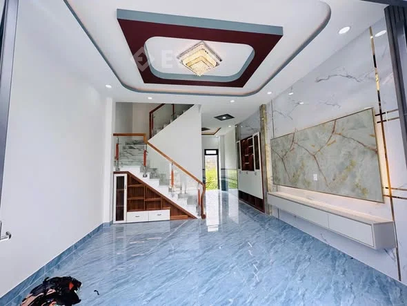 Chu gời bán căn nhà Gia: 2.1T thương lượng mạnh - . Dt; 4,7m x 14m . Công năng sử dụng; 1 trệt 2 l