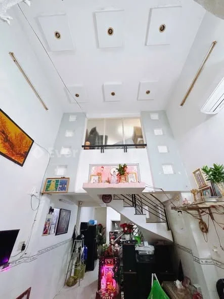 Bán nhà hẻm 243 Hoàng Diệu phường 9 quận 4.