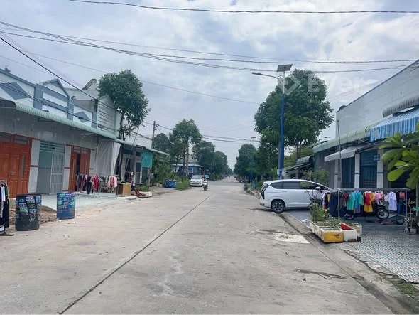 DT 5x30 gồm kiôt lửng +4 ptro đường 8m dân dong kín