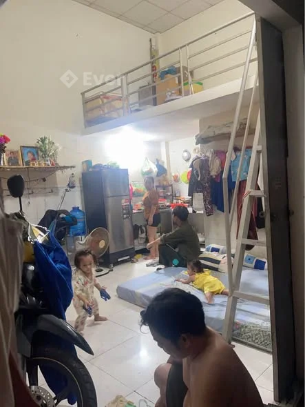 DT 5x30 gồm kiôt lửng +4 ptro đường 8m dân dong kín