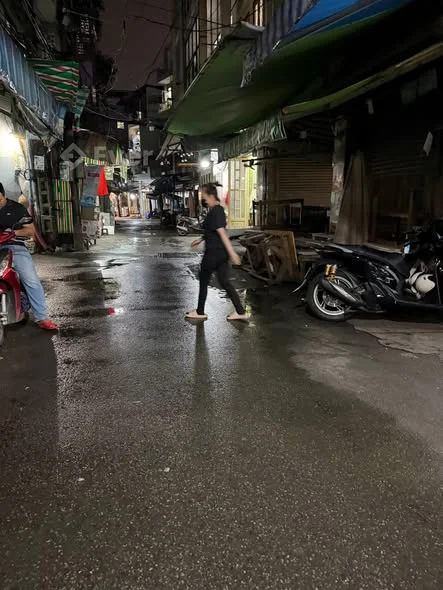 HẺM XE HƠI LÊ VĂN SỸ QUẬN 3 ĐC: LÊ VĂN SỸ , P 12 , Q 3