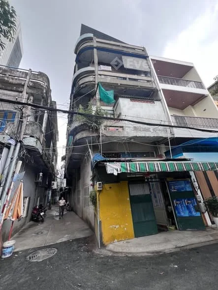 Chần chừ là lại chậm, ngay CV Hoàng Văn Thụ đường đã làm đẹp, nhà mặt tiền khu VIP, mỗi tội cổ cũ nê