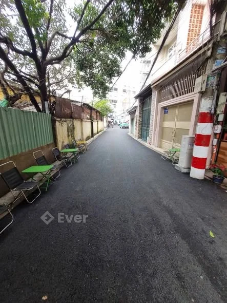 Chần chừ là lại chậm, ngay CV Hoàng Văn Thụ đường đã làm đẹp, nhà mặt tiền khu VIP, mỗi tội cổ cũ nê