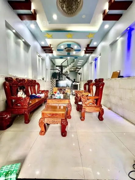 Ccg cán bán nhà . Mặt tiền đường nhánh .