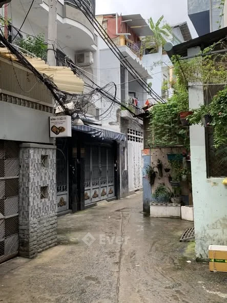 NHANH MỚI KỊP • GIÁP QUẬN 10 TÂN BÌNH – LẠC LONG QUÂN • HẺM 3,5m – 4 TẦNG BTCT • 32m2 Ngang 4.