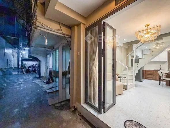 NHÀ ĐẸP KIẾN TRÚC SƯ THIẾT KẾ – ĐỐI DIỆN KHU D BÌNH THẠNH – HXH – 2 TẦNG – 2PN – CHỈ 5.4 TỶ TL