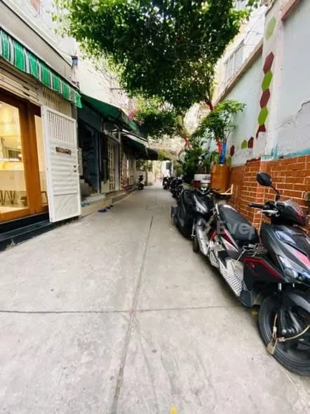 NHÀ MINI QUẬN TRUNG TÂM - 3 TẦNG BTCT - CHỈ NHỈNH 1 .75 TỶ