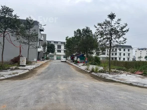 Chủ gửi bán lô đất Phố Trung Sơn, Thị Trấn Bút Sơn, huyện Hoằng Hoá cũ nay là (xã Hoằng Hoá)