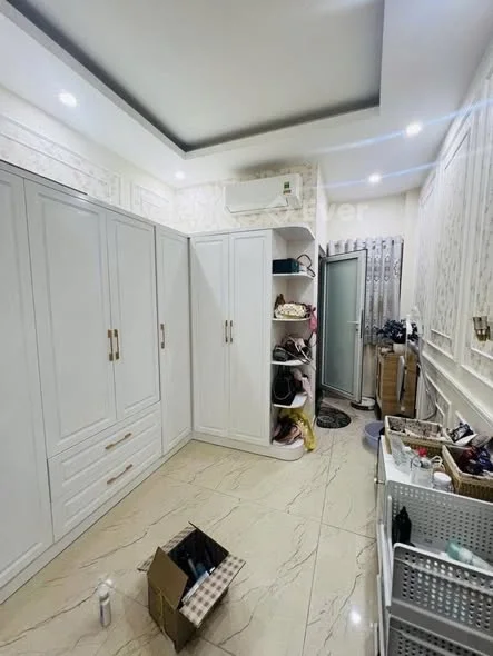 Nhá sát đường 𝙉𝙂𝙐𝙔Ễ𝙉 𝙏𝙍𝙄 𝙋𝙃ƯƠ𝙉𝙂 , hẻm 4m .Zá 𝟴,𝟲𝞣ỷ có thể TL