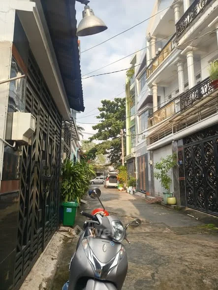 Nhà 3 tầng cho thuê tại Phước Long B, gần Đỗ Xuân Hợp