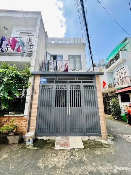 Bán nhà mới đẹp gần chợ và bệnh viện Quận 12