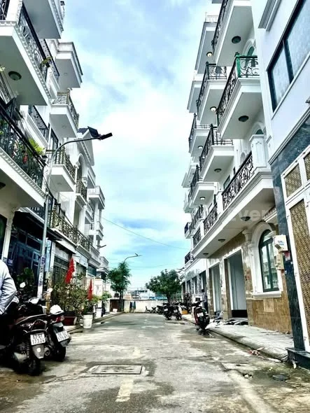 Tin mới hạ giá e hoa hậu này xuống bán nhanh trong vong 1 tuần giá chỉ còn 4ty850