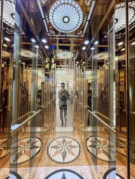 Nhà mới xây 5 tầng với thang máy tại Bình Thạnh